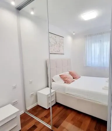 Apartment Maslina House - Family 2 With Pool *