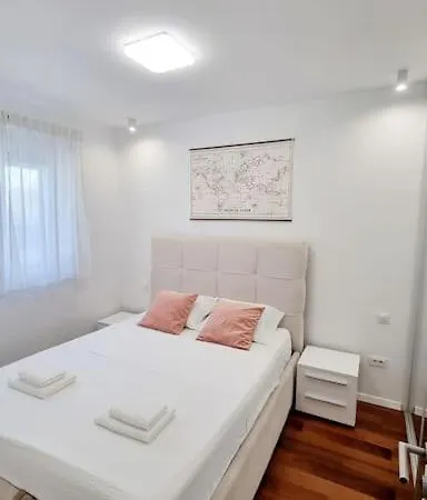 Apartment Maslina House - Family 2 With Pool *